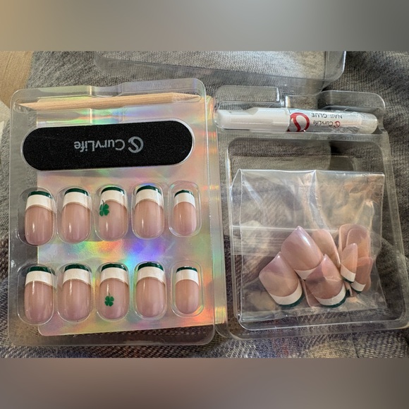 Curvlife St.Patrick’s Green and White French Tip press on Nails - Picture 7 of 7